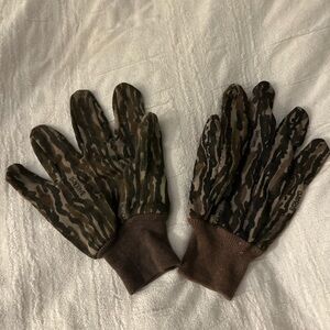 Camo hunting gloves with knit cuffs